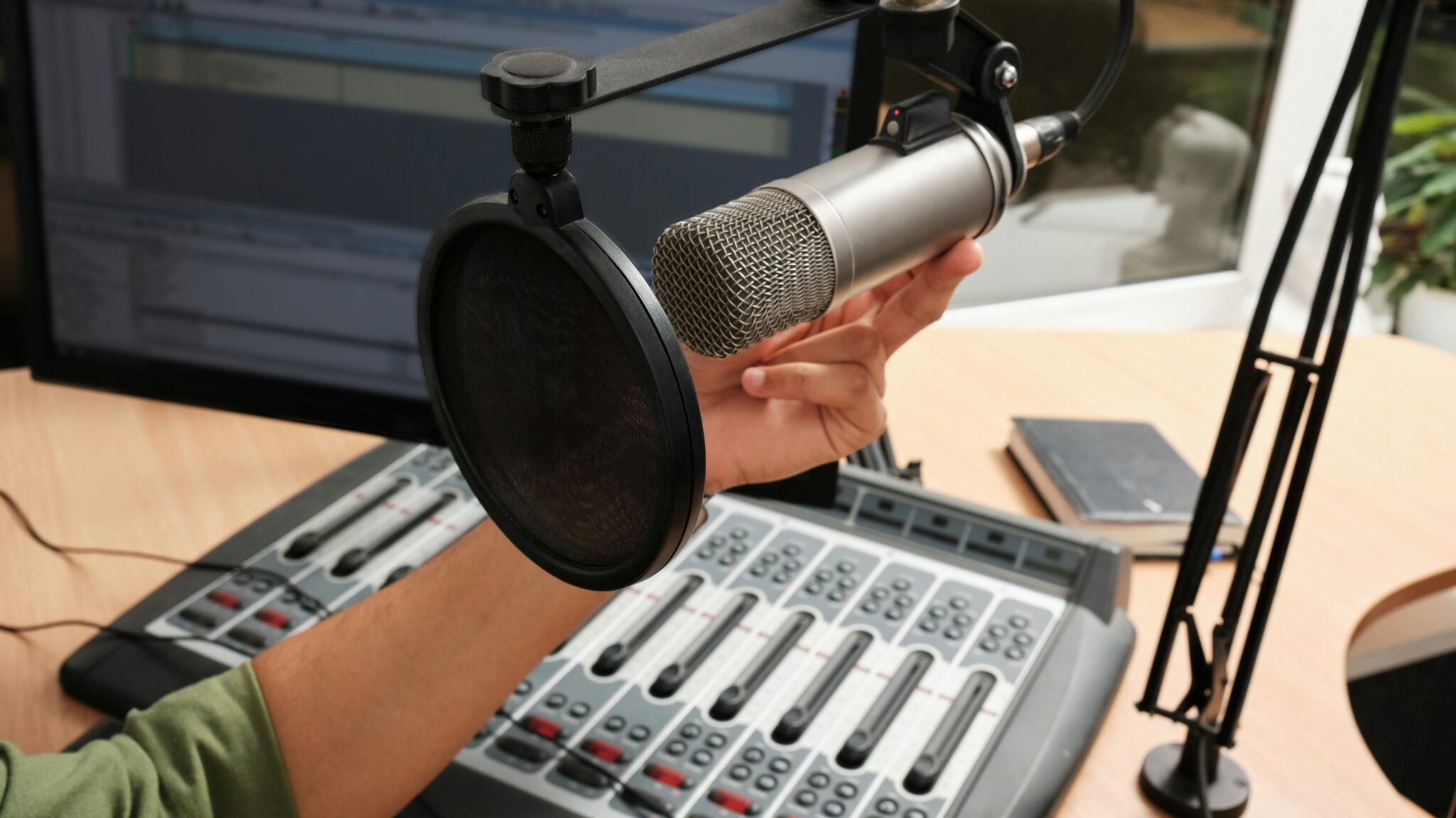 How Audio Journalism Builds Stronger Audience Connections